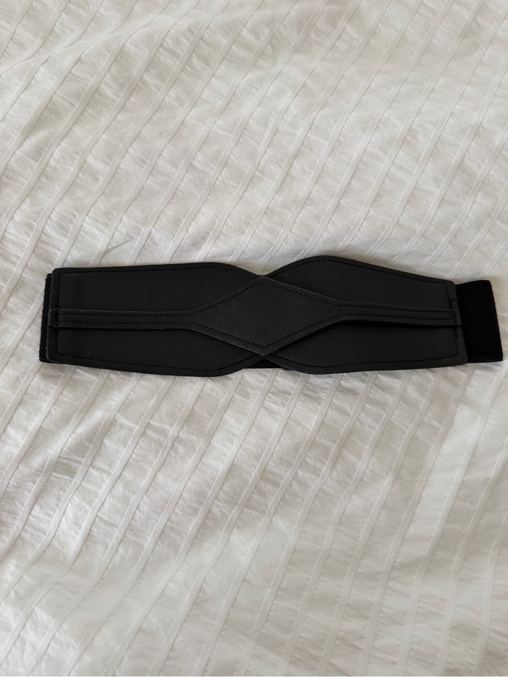 Black belt with elastic band on the back
